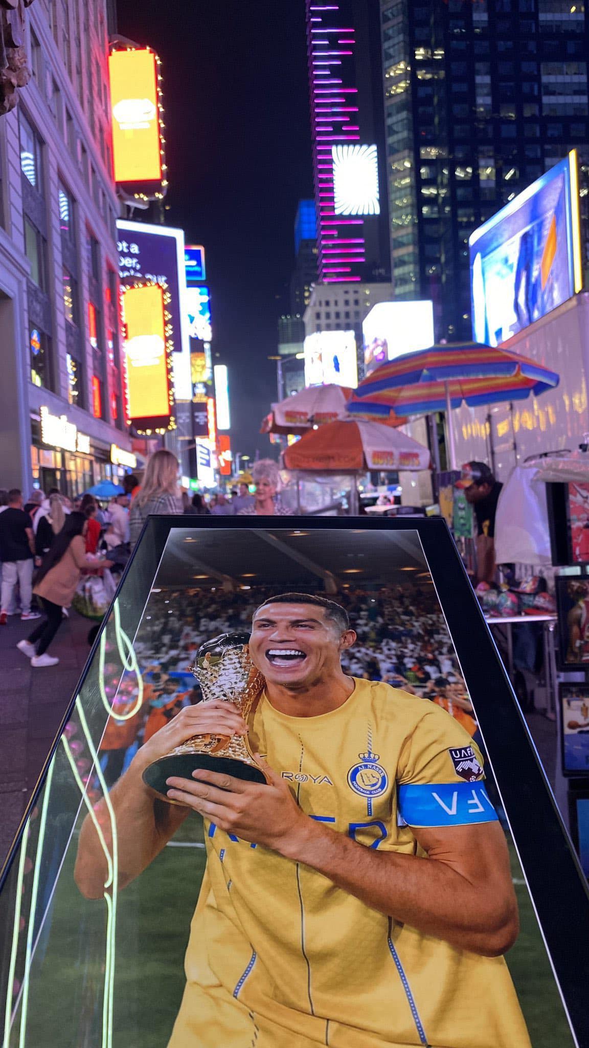 Ronaldo's Triumph Statue in the King Salman Cup Continues to Mesmerize New Yorkers, Even with Messi's Presence in the US 3