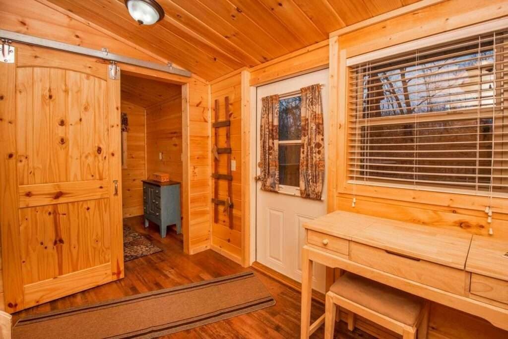 A charming tiny home perfect for lovers to enjoy