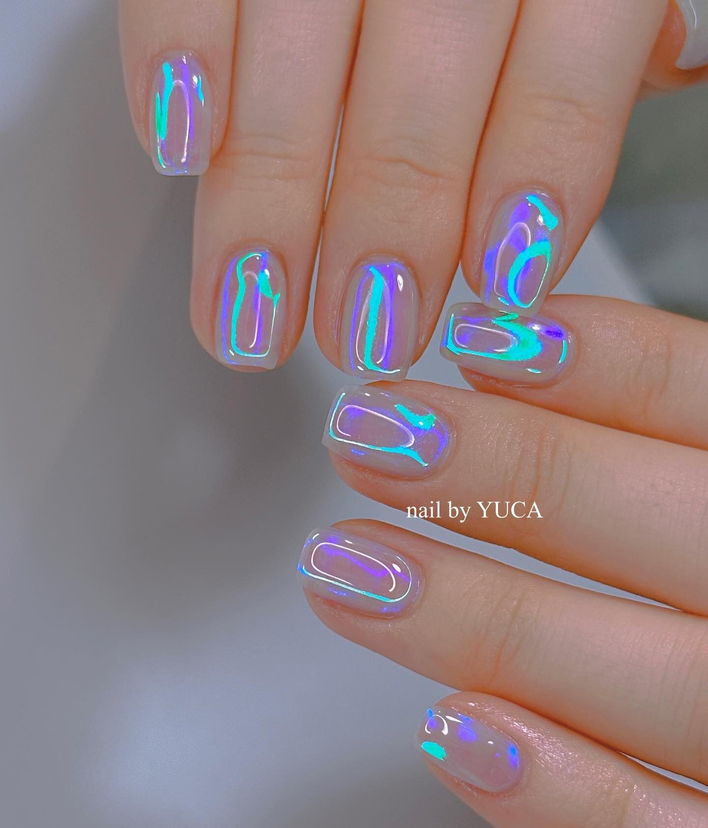 Short reflective clear nails