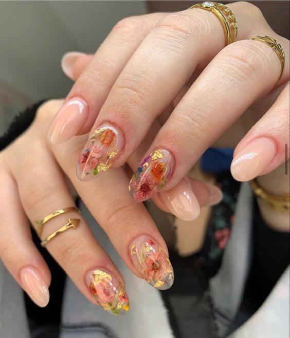 30 Alluring Floral Nail Ideas That Will Turn Your Hands Into Mini-Gardens - 213