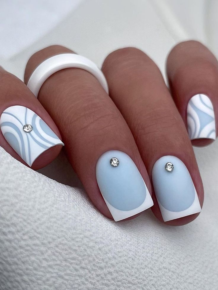 15 Stylish Short Blue New Year's Nail Ideas for 2024