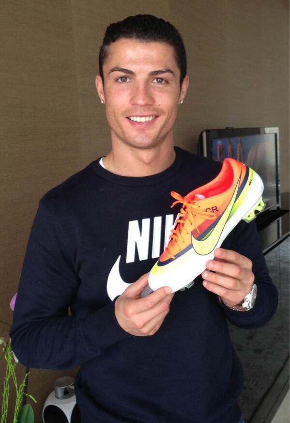 Cristiano Ronaldo on X: "Check out my new CR7 Mercurial Vapor IX. Thanks  @nikefootball. http://t.co/SWMxPvntgl" / X