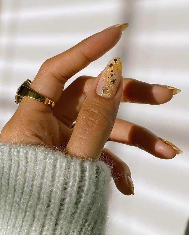 Cute simple gold star nail art on nude nails