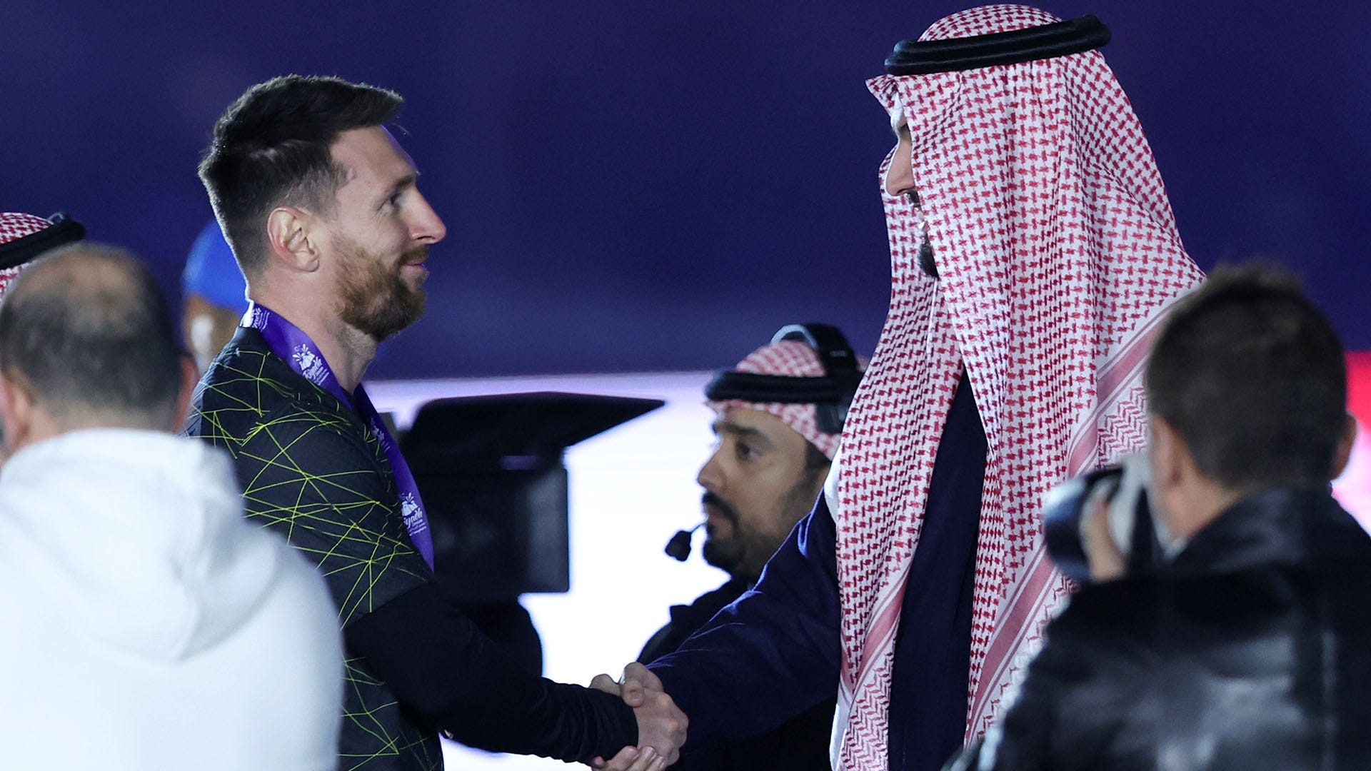 Lionel Messi in talks over mammoth £320m-per-year Saudi deal after being  enchanted by 'a white falcon' while wife Antonella Roccuzzo wore  'decorative headpiece' on PR trip | Goal.com UK