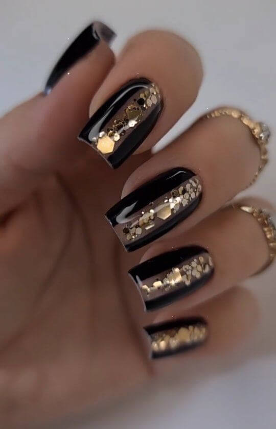 20 Enigmatically Dazzling Black Glitter Nails That Are More Glam Than Goth - 104