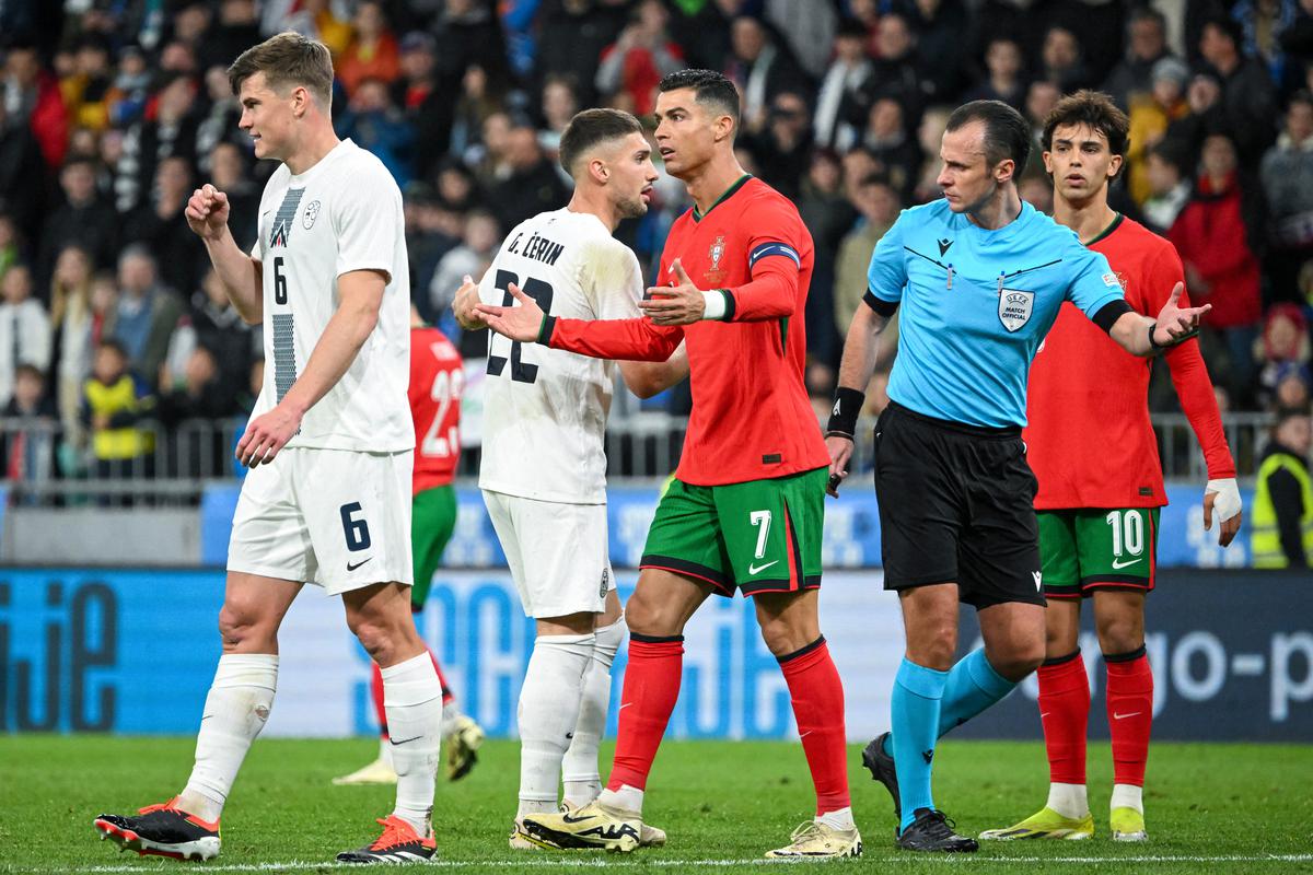 Có Ronaldo, Bồ Đào Nha thua trên sân Slovenia