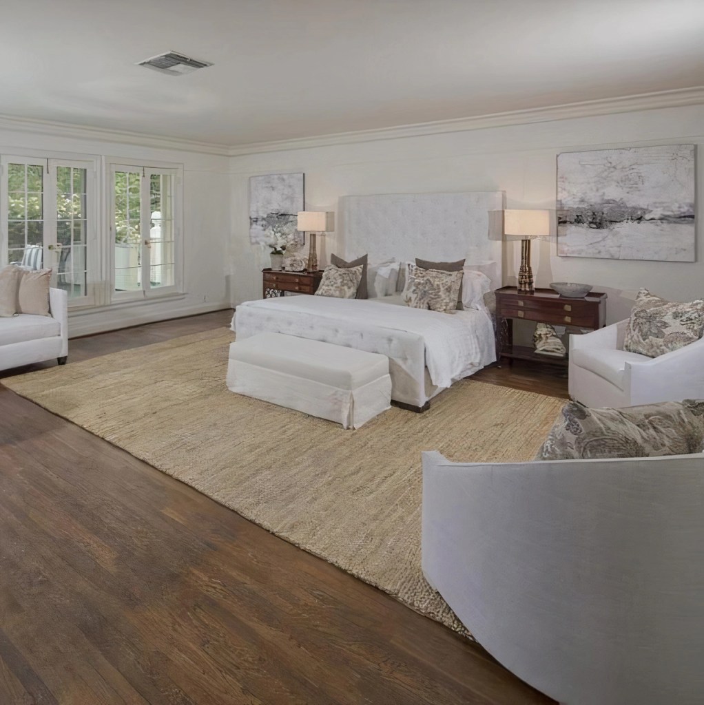 Bedroom in Taylor Swift's Beverly Hills Home