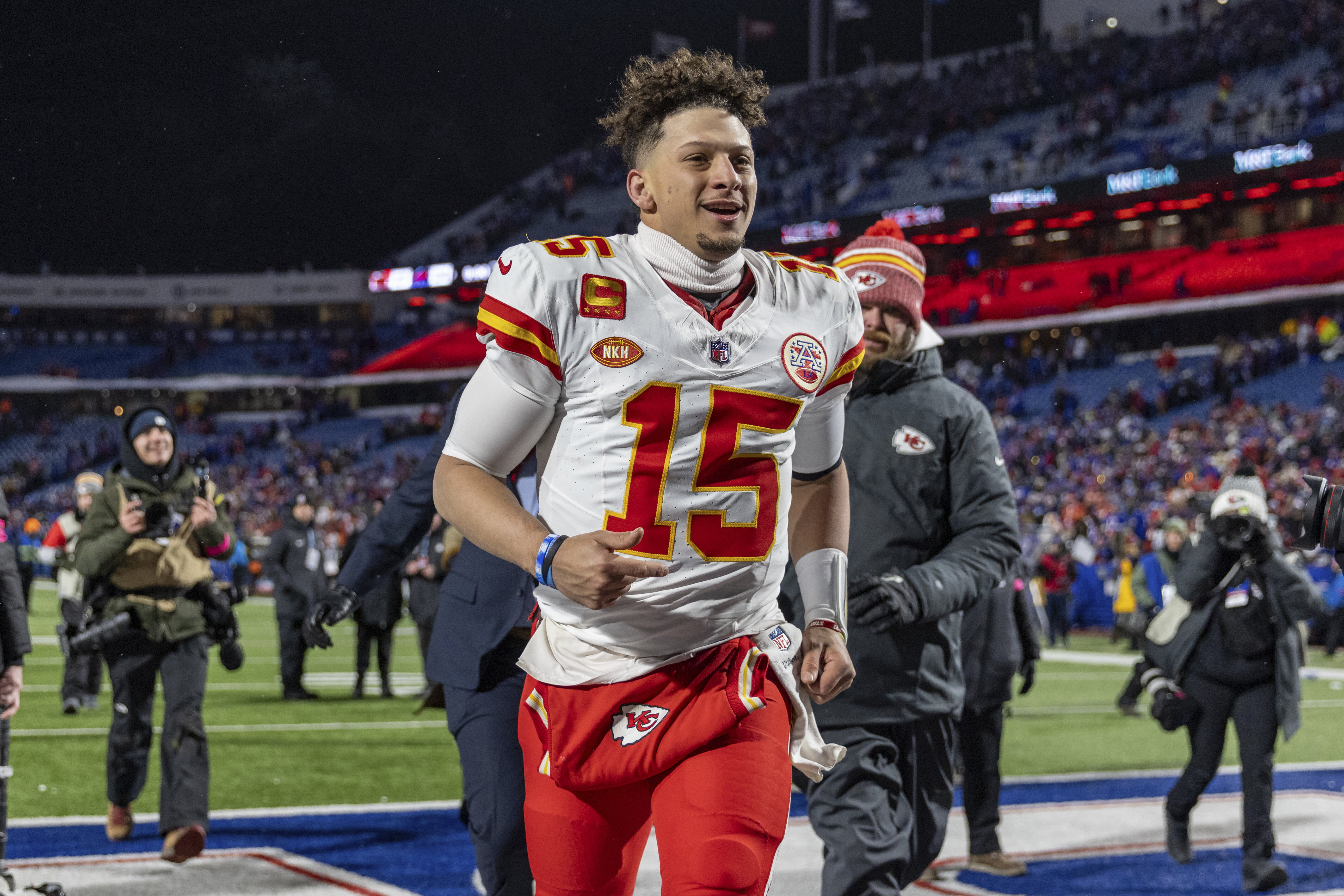 Patrick Mahomes Dodges Snowballs From Bills Fans After Chiefs Win |  HuffPost Entertainment