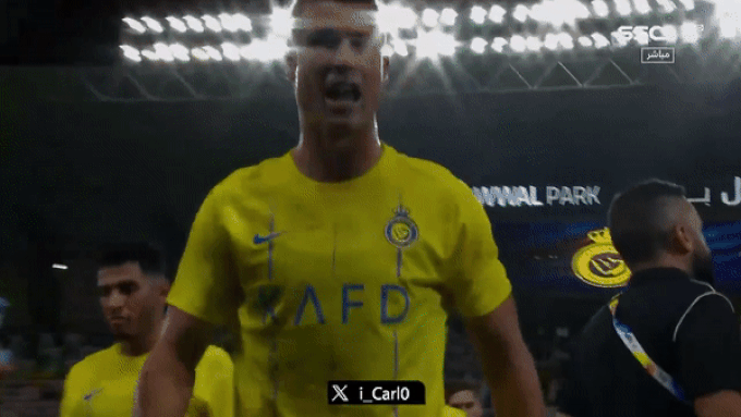 Crazy for not getting a penalty, C.Ronaldo yelled at the referee - 1