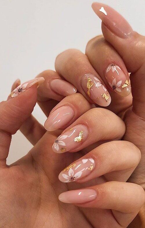 Clear round shape nails with gold foil and white flowers