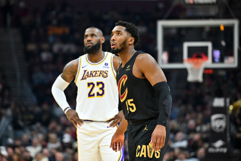 CLEVELAND, OHIO - NOVEMBER 25: Donovan Mitchell #45 of the Cleveland Cavaliers and LeBron James #23 of the Los Angeles Lakers wait for a free throw during the first quarter at Rocket Mortgage Fieldhouse on November 25, 2023 in Cleveland, Ohio. NOTE TO USER: User expressly acknowledges and agrees that, by downloading and or using this photograph, User is consenting to the terms and conditions of the Getty Images License Agreement. (Photo by Jason Miller/Getty Images)