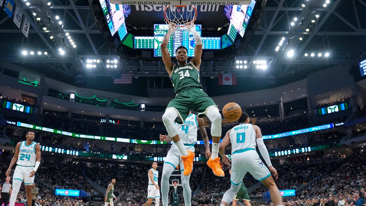 Bucks roll to 123-85 blowout of Hornets