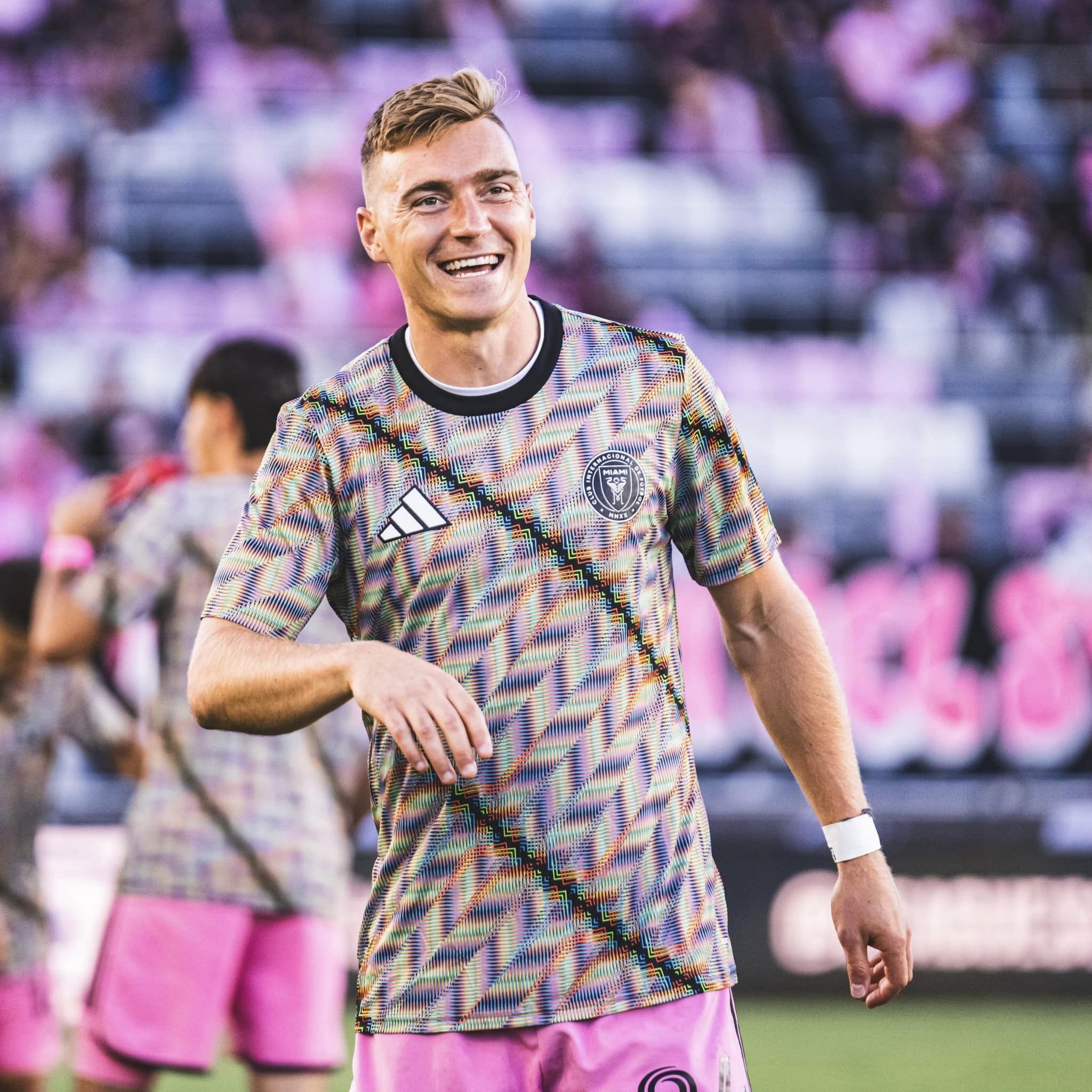 Inter Miami's new warm-up kit, Leonardo Campana stands out with his romantic hair that is now down