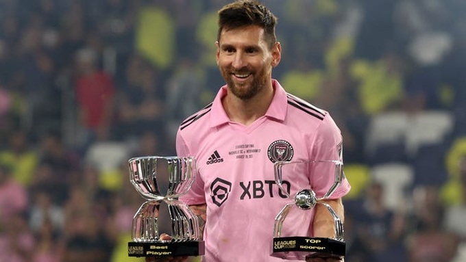 Lionel Messi ẵm hai danh hiệu cá nhân, lập hàng loạt kỷ lục vĩ đại - 2sao