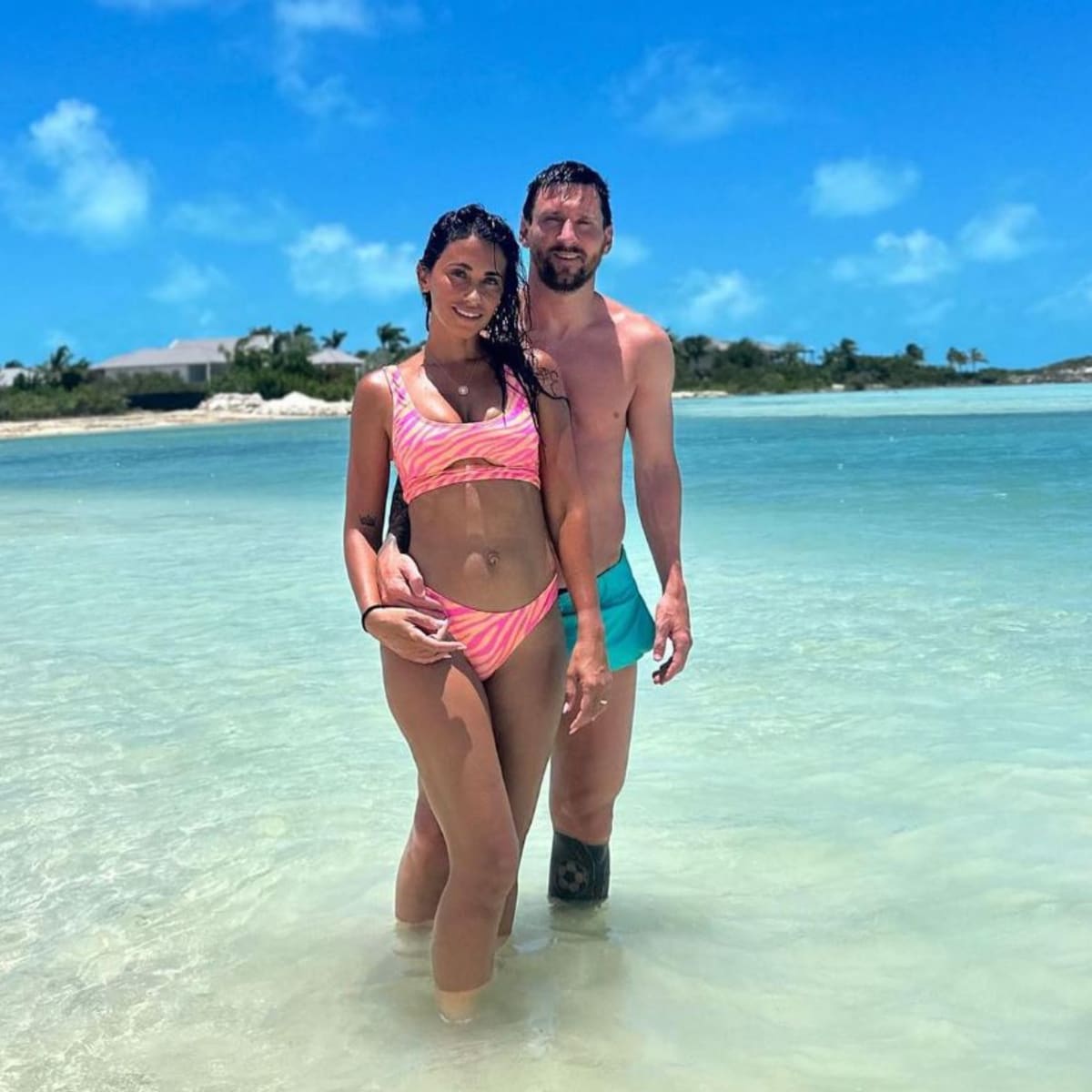 Lionel Messi and wife Antonela Roccuzzo share holiday photos - Futbol on FanNation