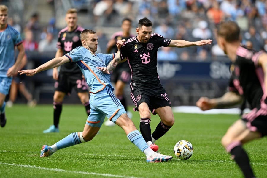 Messi (center) dribbles the ball during the New York City FC 1-1 Inter Miami match on the evening of September 21. Photo: Imagn