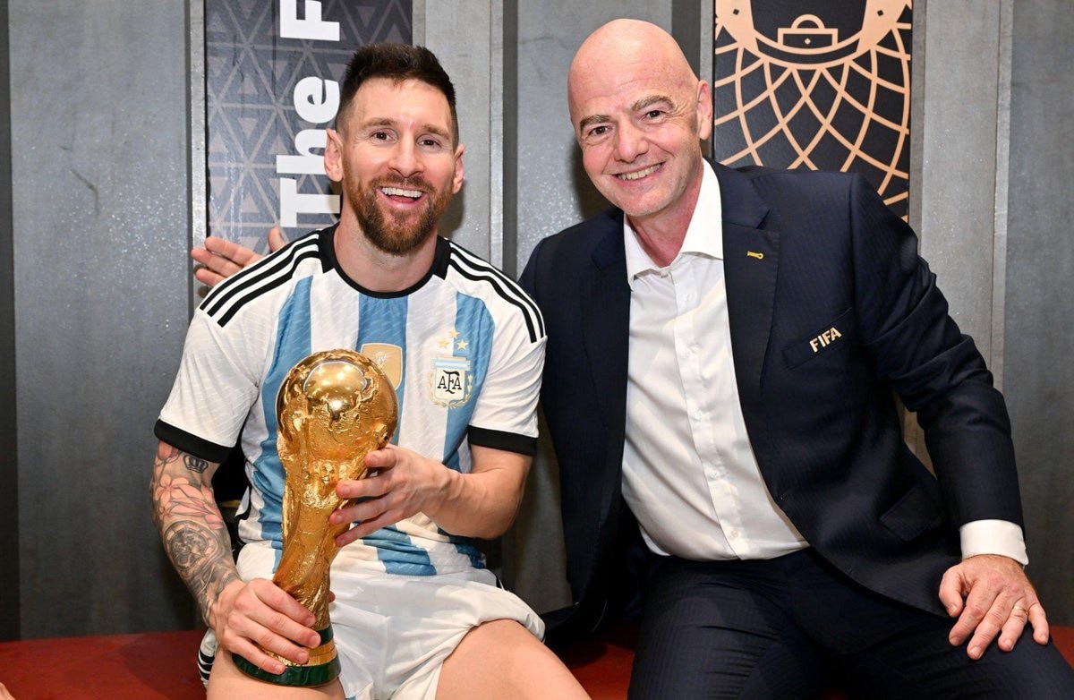 Shocked FIFA President wants Messi to play until the 2034 World Cup when he is 47 years old - Photo 1.