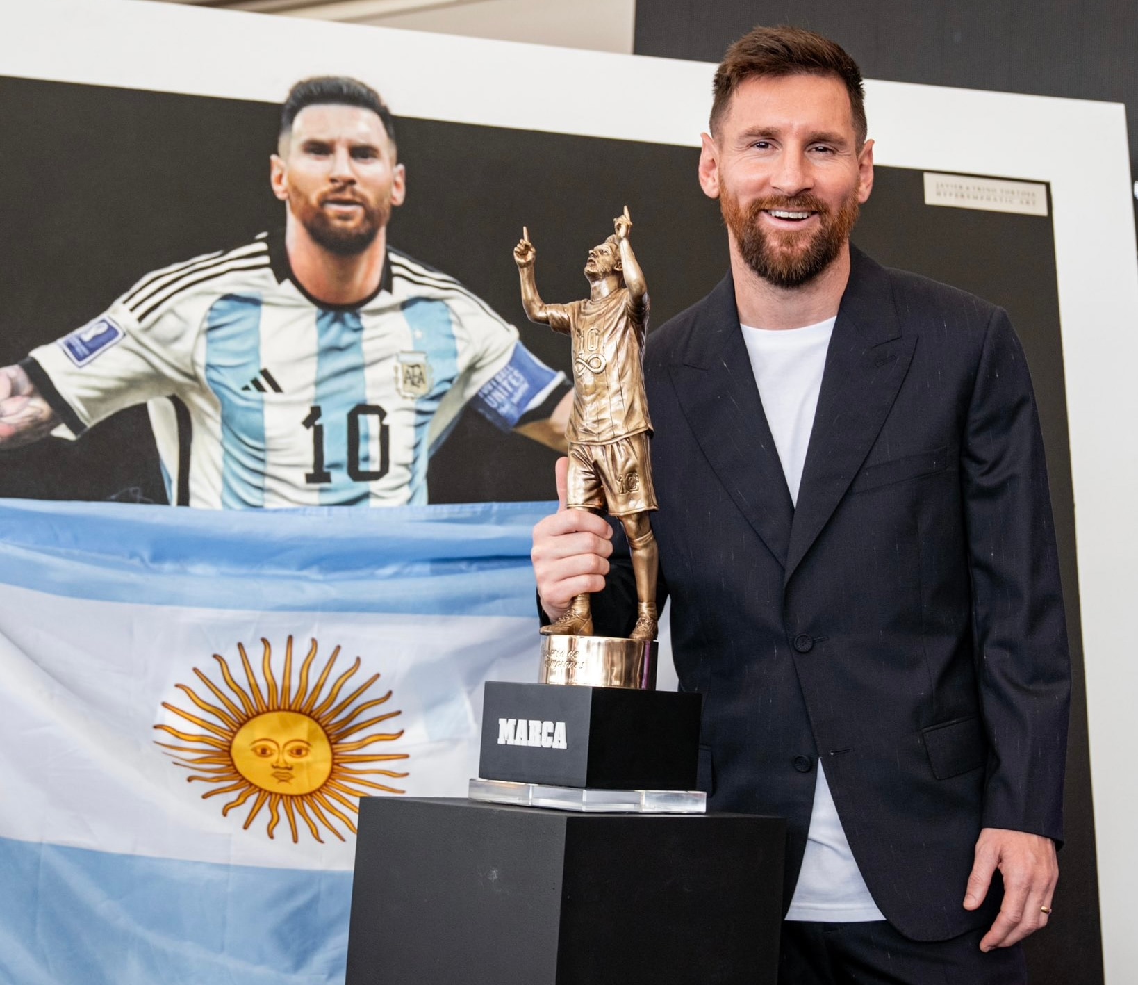 Messi receives honorary award from Marca