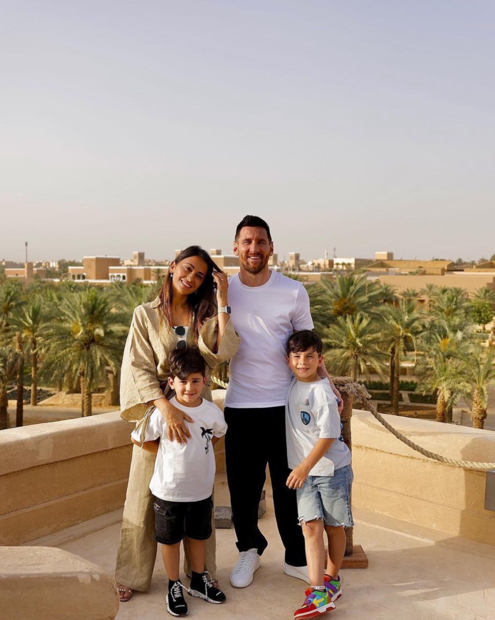 TFT MOROCCO on X: "Le dernier Ballon d'Or, Lionel Messi, est actuellement  en vacances à Marrakech avec sa famille. Ils sont arrivés à Marrakech ce  matin.  https://t.co/5UTQ7oPKpt" / X