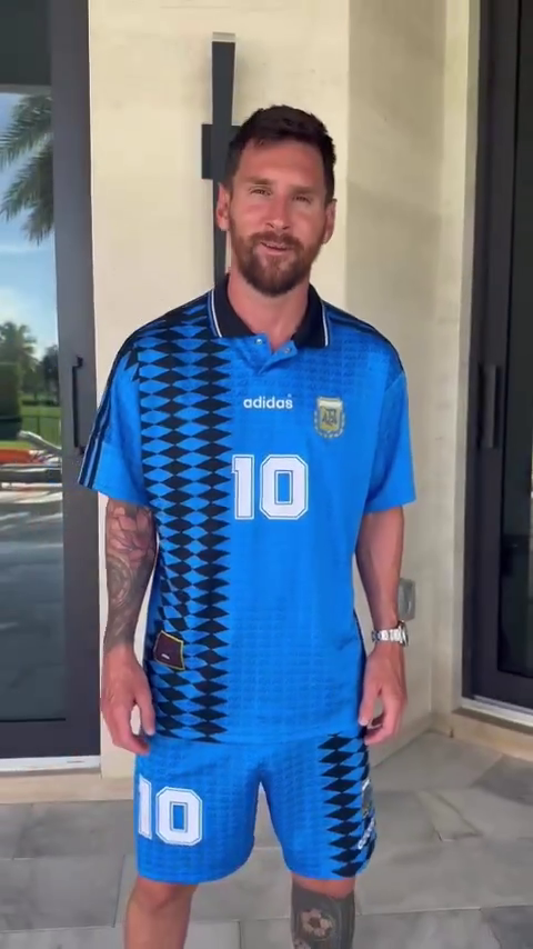 Fotomaç on X: "🇦🇷 Lionel Messi, efsane Diego Maradona'nın 1994 Dünya  Kupası formasını giydi. 🤩 https://t.co/y4NyRzGyeM" / X