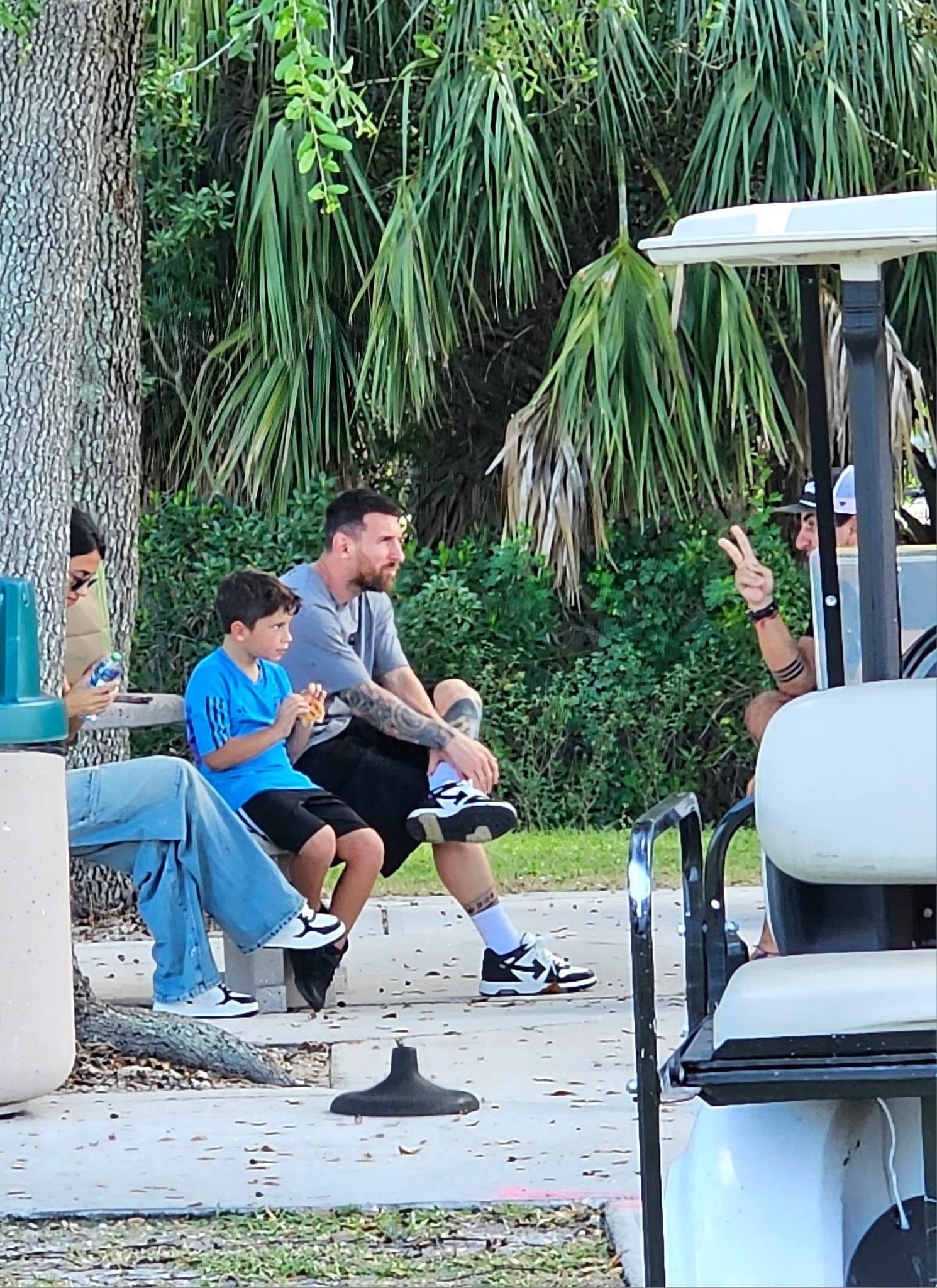 Inter Miami News Hub on X: "Watch: Lionel Messi, Antonela Roccuzzo, Mateo  and his bodyguard hanging out in Naples. They came to see Messi's oldest  son, Thiago, play in a tournament.  #